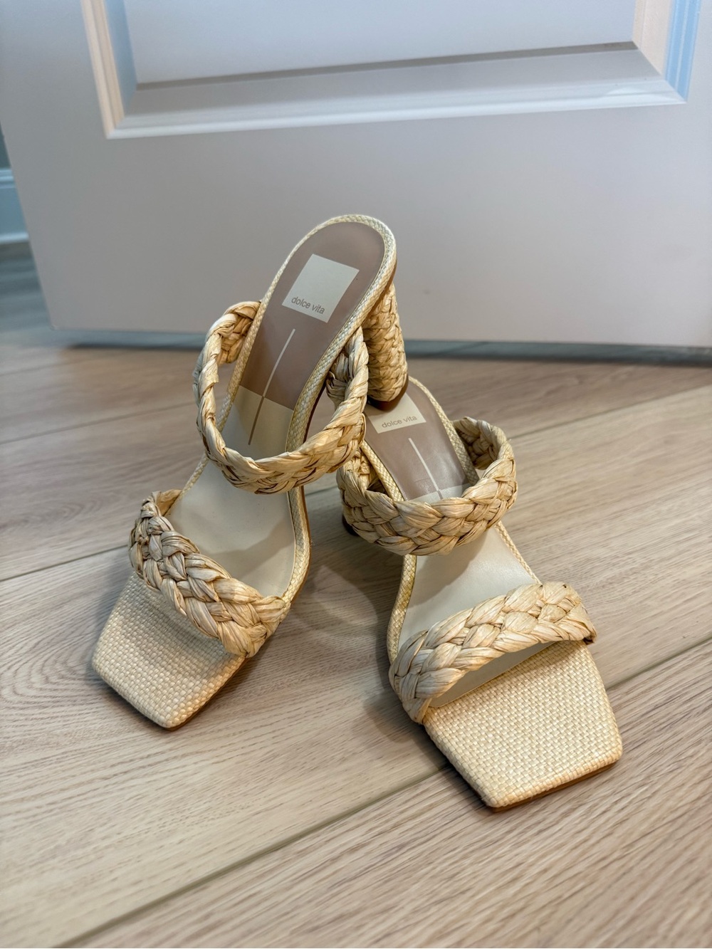 New Dolce Vita Paily raffia Heels - size 9